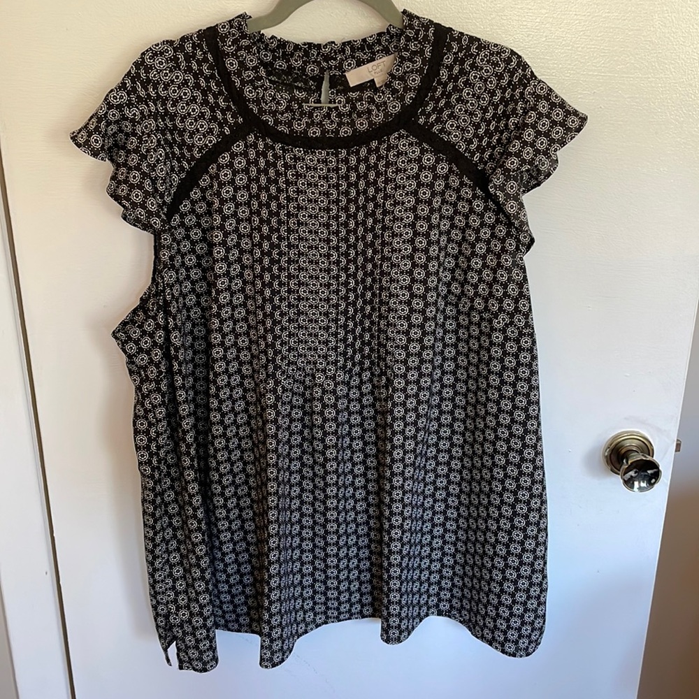 Womens black and white blouse